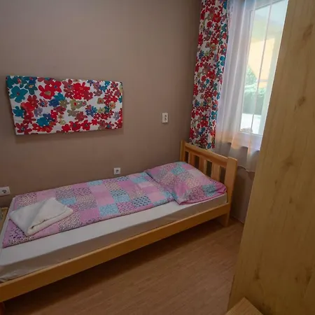 Πανσιόν Hullam 4*