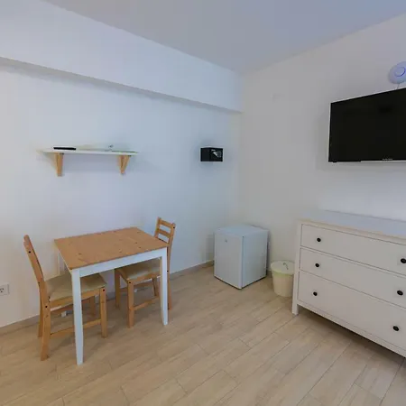 Hullam Πανσιόν 4*